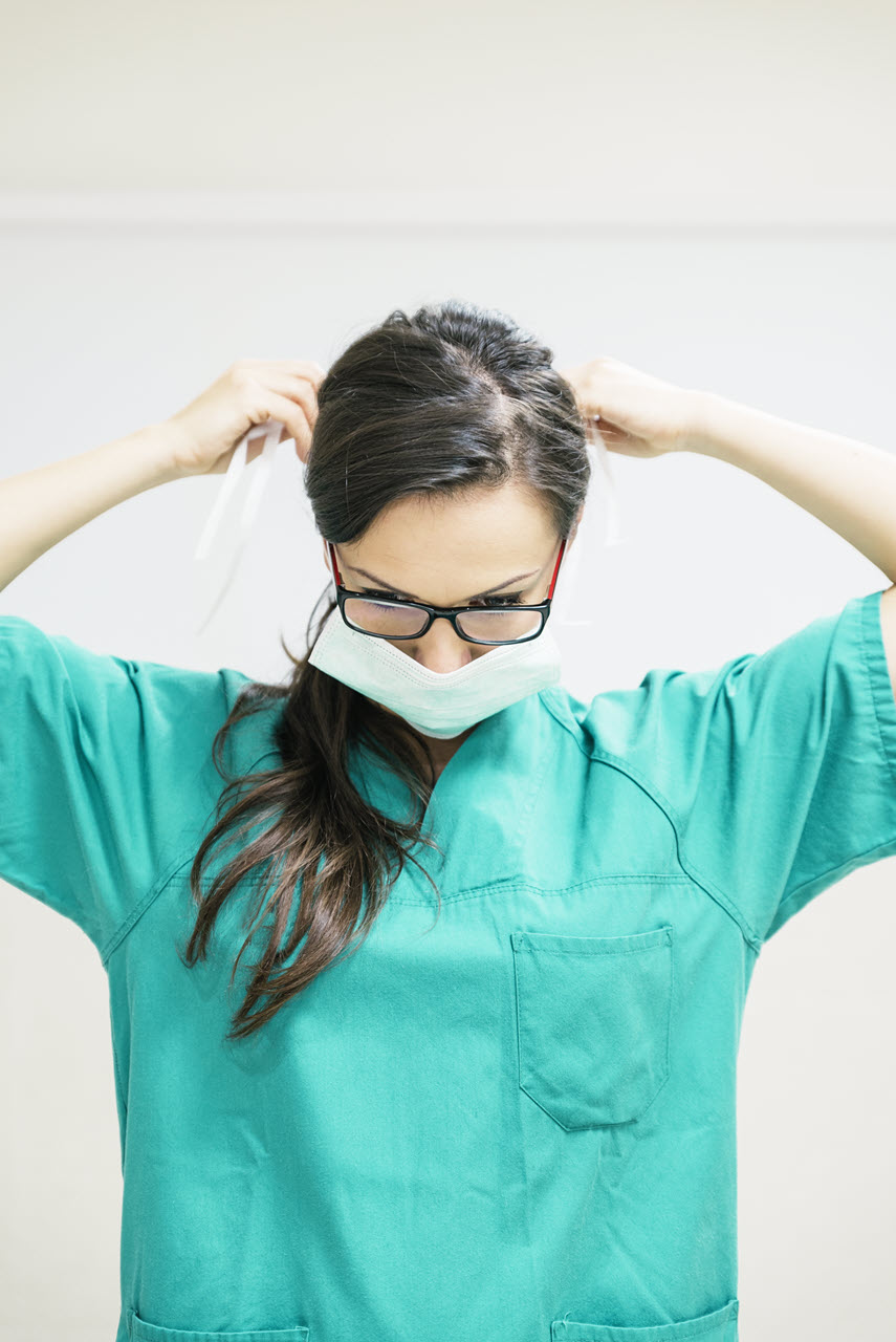nurse-working-putting-her-medical-mask-